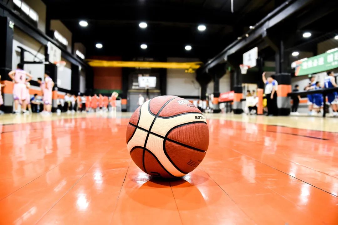 70年丨以篮球之名 书热血华章 集团公司《向上吧 开云网页版》2023年职工篮球比赛圆满闭幕(图1) 图片